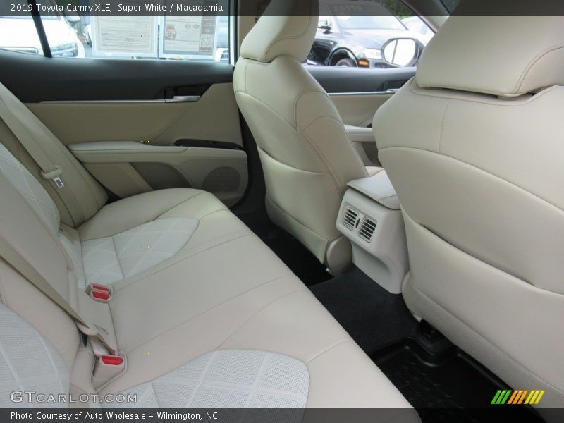Super White / Macadamia 2019 Toyota Camry XLE
