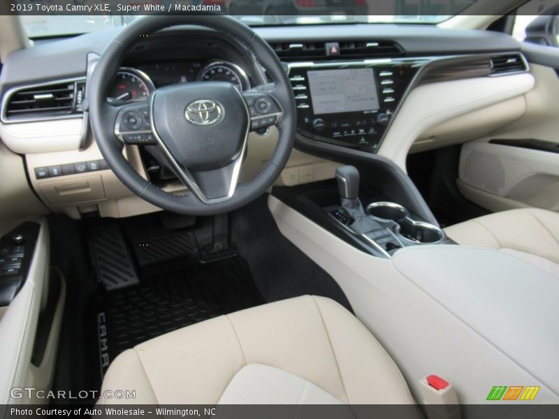 Super White / Macadamia 2019 Toyota Camry XLE