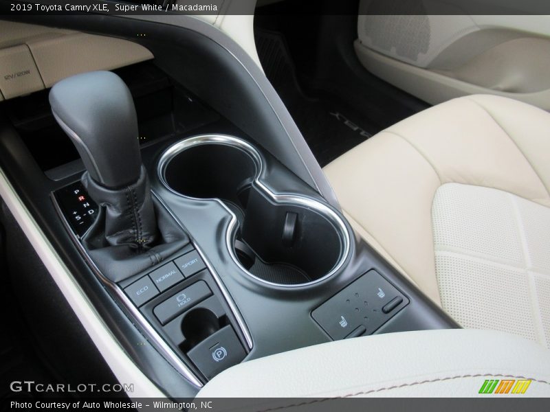 Super White / Macadamia 2019 Toyota Camry XLE