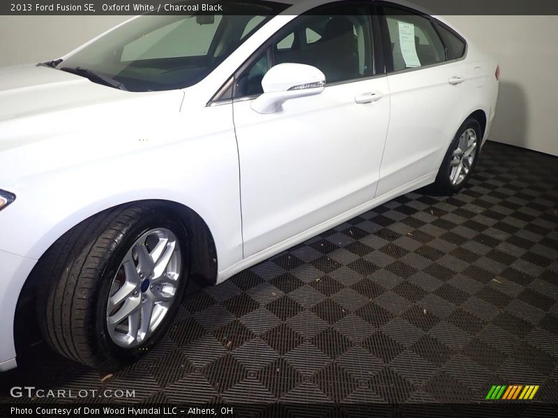 Oxford White / Charcoal Black 2013 Ford Fusion SE