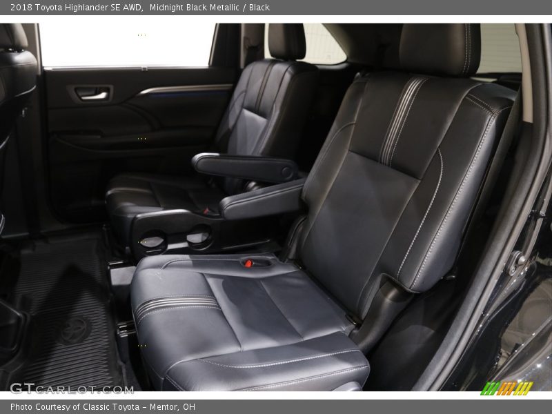 Midnight Black Metallic / Black 2018 Toyota Highlander SE AWD