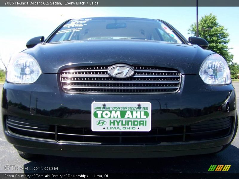 Ebony Black / Beige 2006 Hyundai Accent GLS Sedan