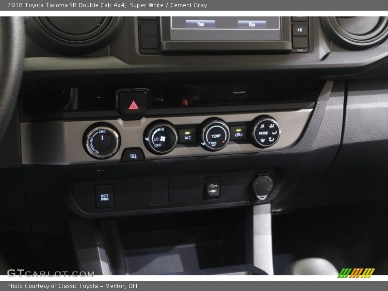 Super White / Cement Gray 2018 Toyota Tacoma SR Double Cab 4x4