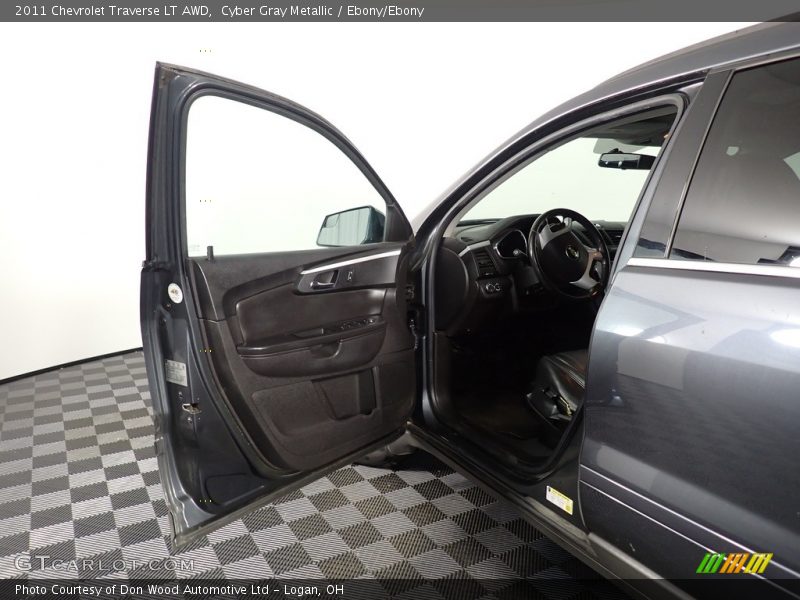 Cyber Gray Metallic / Ebony/Ebony 2011 Chevrolet Traverse LT AWD