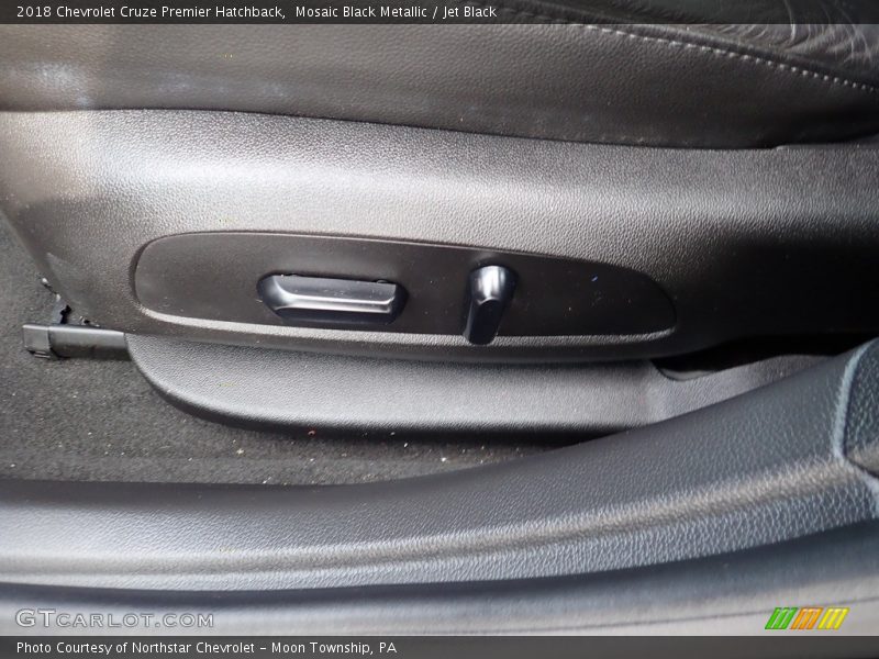 Front Seat of 2018 Cruze Premier Hatchback