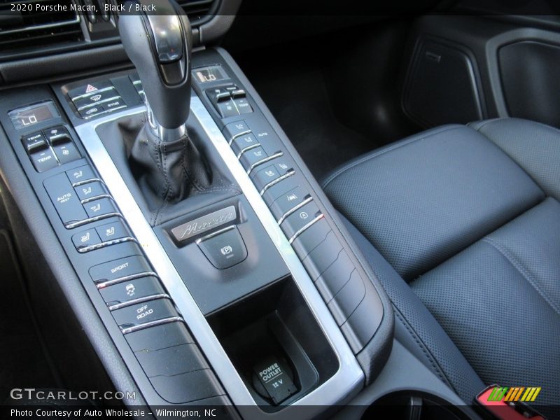 Black / Black 2020 Porsche Macan