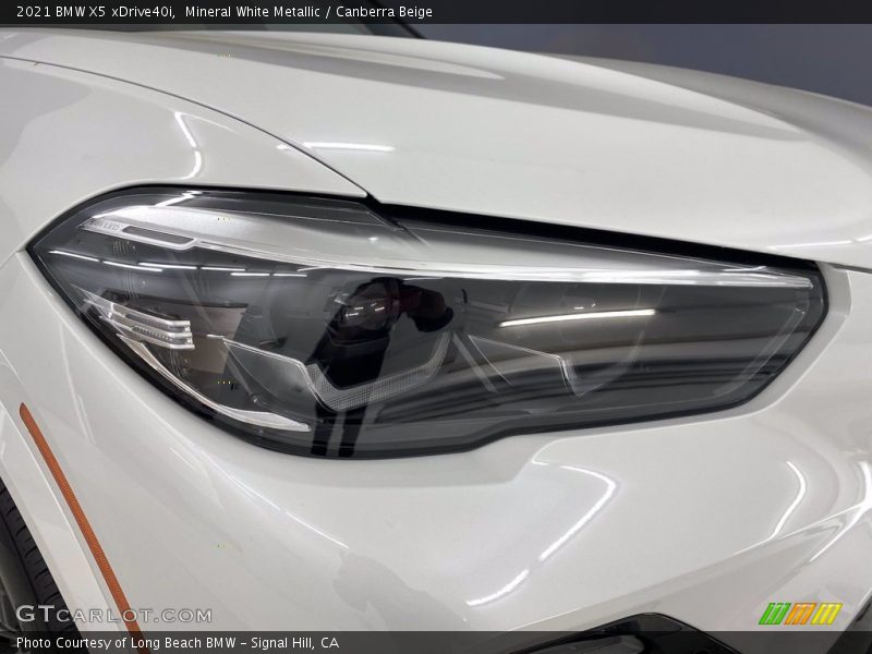 Mineral White Metallic / Canberra Beige 2021 BMW X5 xDrive40i