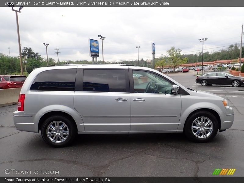 Bright Silver Metallic / Medium Slate Gray/Light Shale 2009 Chrysler Town & Country Limited