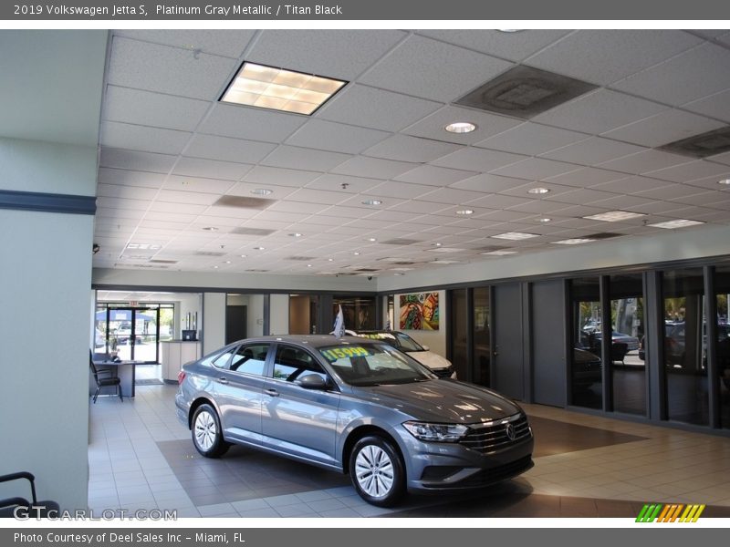 Platinum Gray Metallic / Titan Black 2019 Volkswagen Jetta S