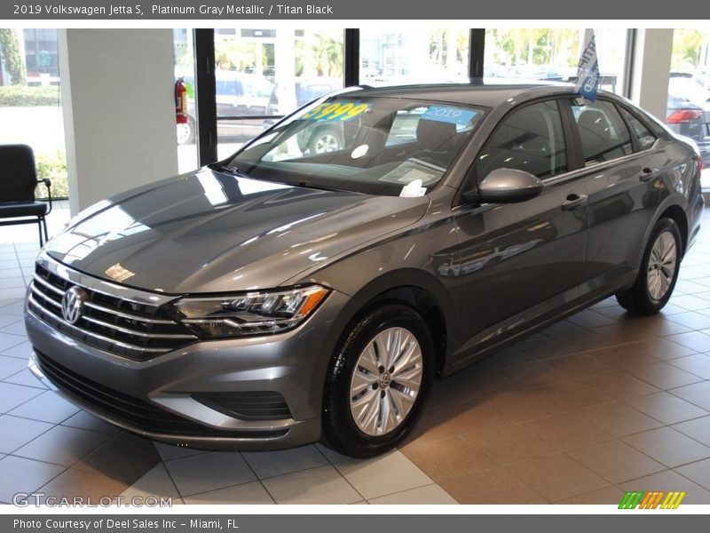 Platinum Gray Metallic / Titan Black 2019 Volkswagen Jetta S