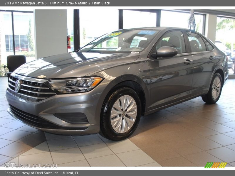 Platinum Gray Metallic / Titan Black 2019 Volkswagen Jetta S