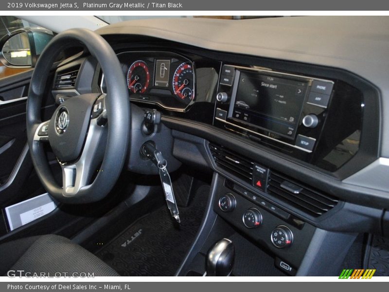 Platinum Gray Metallic / Titan Black 2019 Volkswagen Jetta S