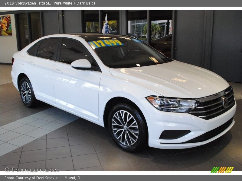 Pure White / Dark Beige 2019 Volkswagen Jetta SE