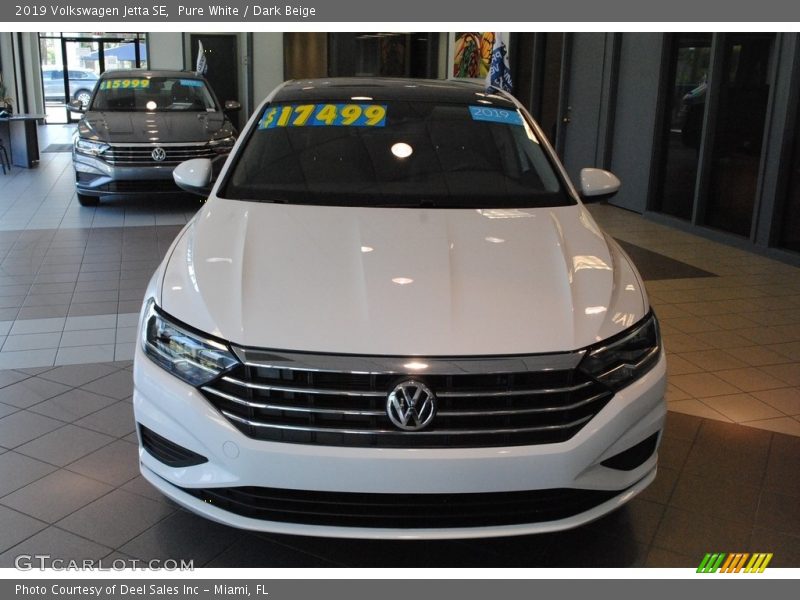 Pure White / Dark Beige 2019 Volkswagen Jetta SE