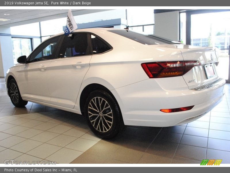 Pure White / Dark Beige 2019 Volkswagen Jetta SE