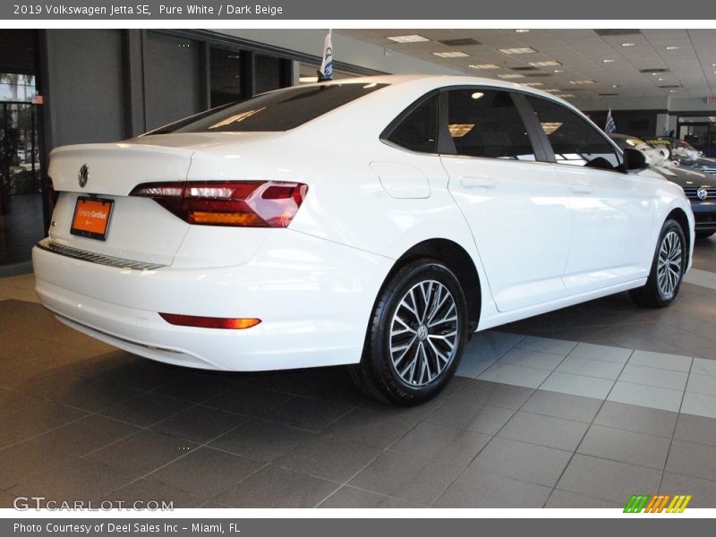 Pure White / Dark Beige 2019 Volkswagen Jetta SE