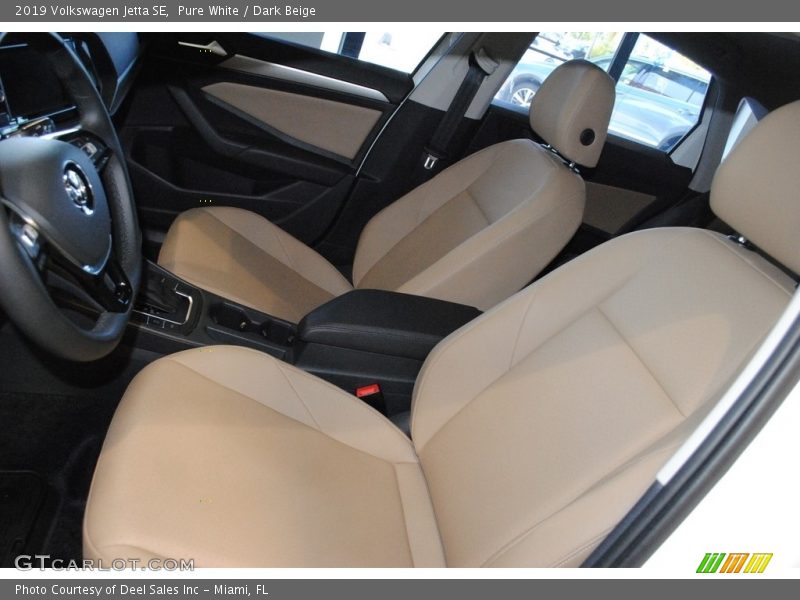 Pure White / Dark Beige 2019 Volkswagen Jetta SE
