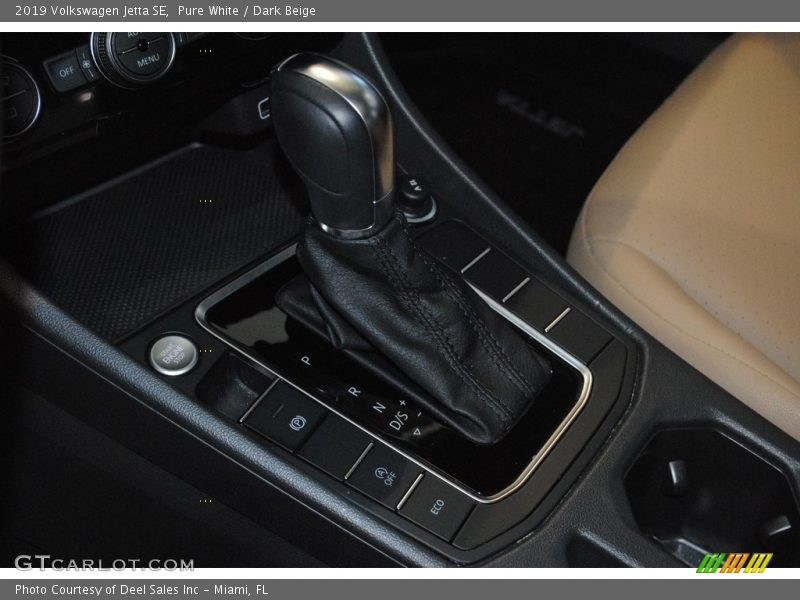Pure White / Dark Beige 2019 Volkswagen Jetta SE