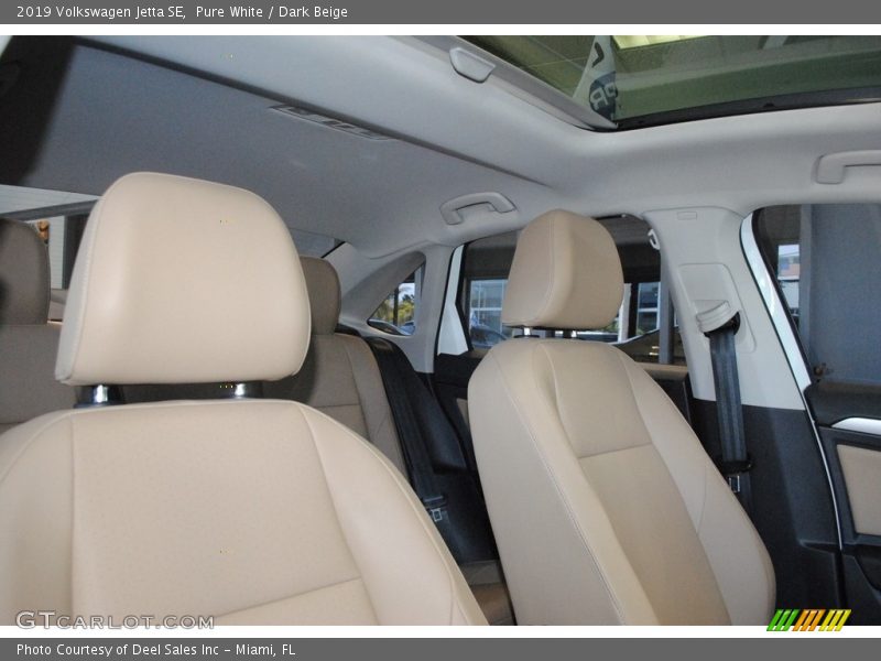 Pure White / Dark Beige 2019 Volkswagen Jetta SE