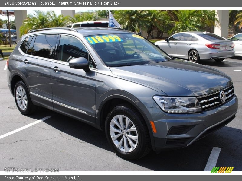 Platinum Gray Metallic / Titan Black 2018 Volkswagen Tiguan SE