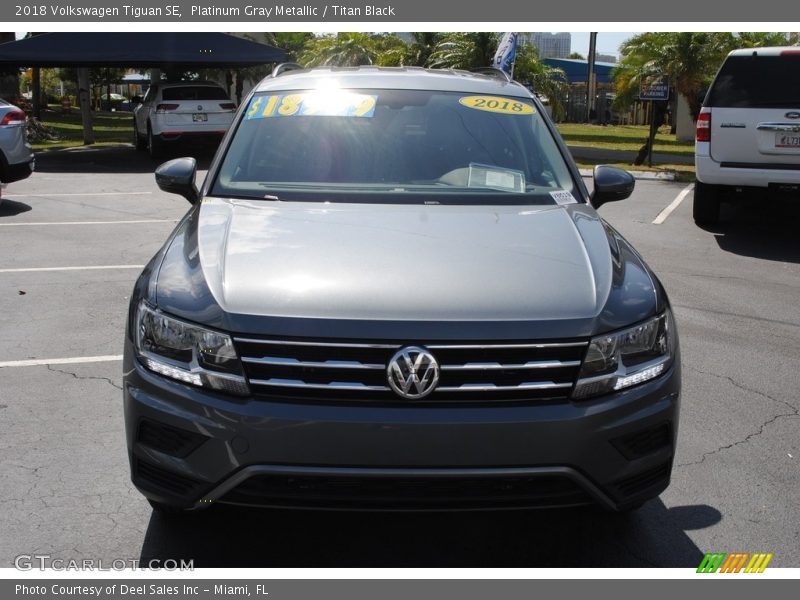 Platinum Gray Metallic / Titan Black 2018 Volkswagen Tiguan SE
