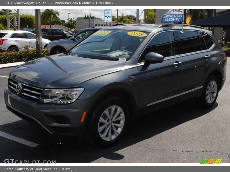 Platinum Gray Metallic / Titan Black 2018 Volkswagen Tiguan SE