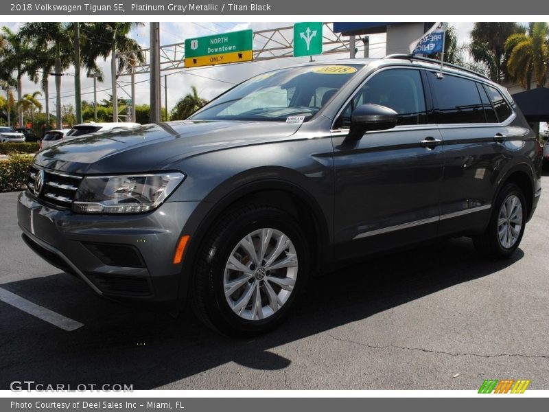 Platinum Gray Metallic / Titan Black 2018 Volkswagen Tiguan SE