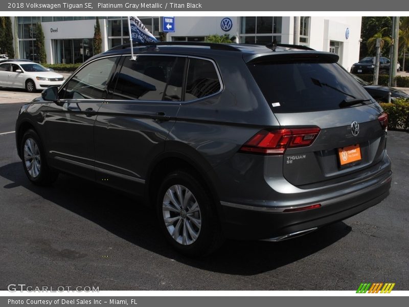 Platinum Gray Metallic / Titan Black 2018 Volkswagen Tiguan SE