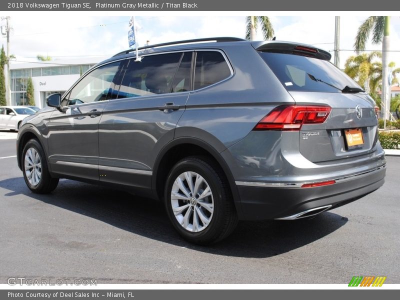 Platinum Gray Metallic / Titan Black 2018 Volkswagen Tiguan SE