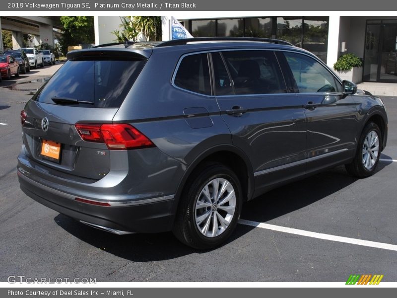 Platinum Gray Metallic / Titan Black 2018 Volkswagen Tiguan SE