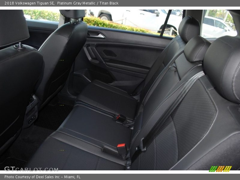 Platinum Gray Metallic / Titan Black 2018 Volkswagen Tiguan SE