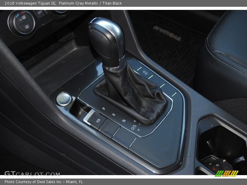 Platinum Gray Metallic / Titan Black 2018 Volkswagen Tiguan SE