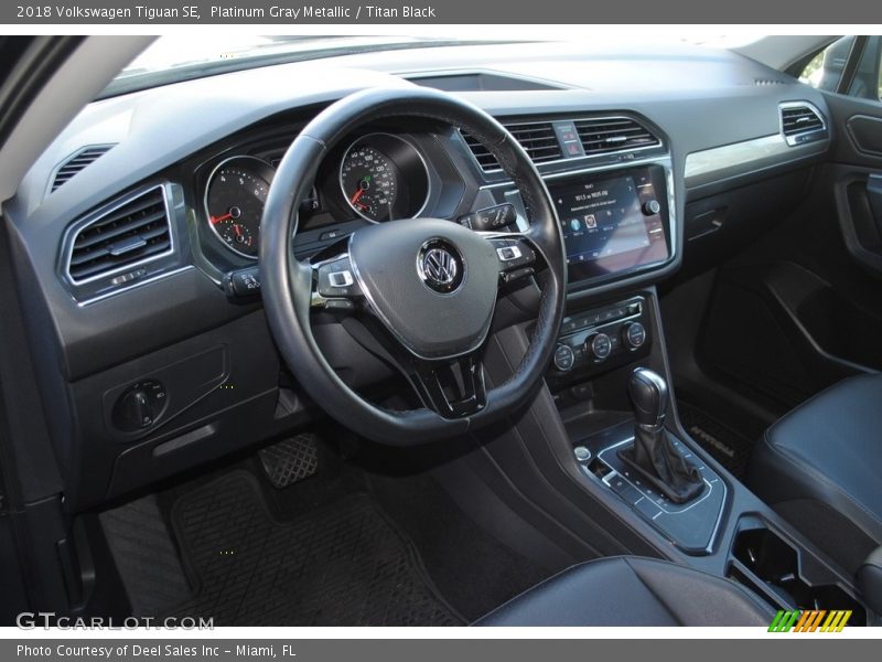 Platinum Gray Metallic / Titan Black 2018 Volkswagen Tiguan SE