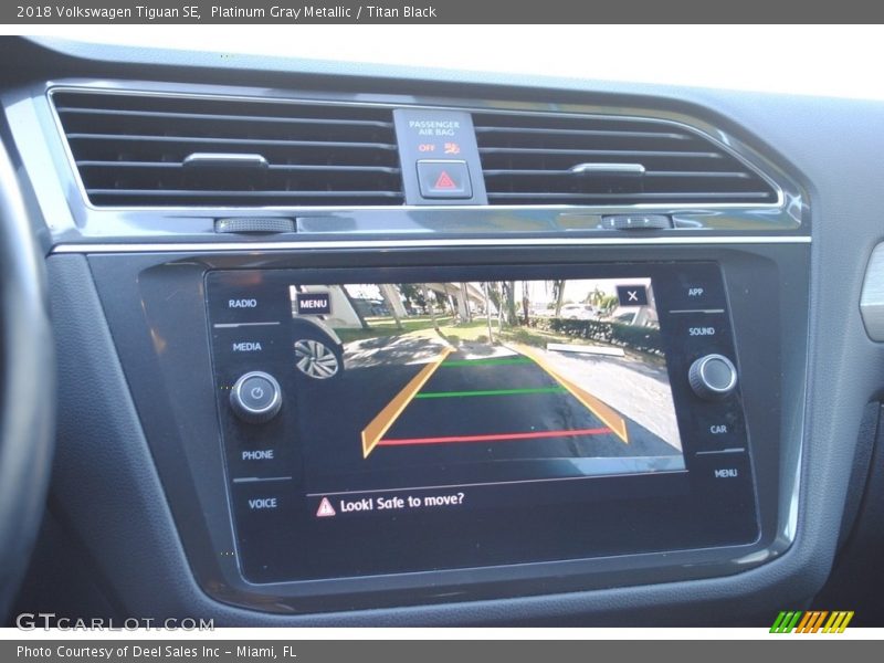Platinum Gray Metallic / Titan Black 2018 Volkswagen Tiguan SE