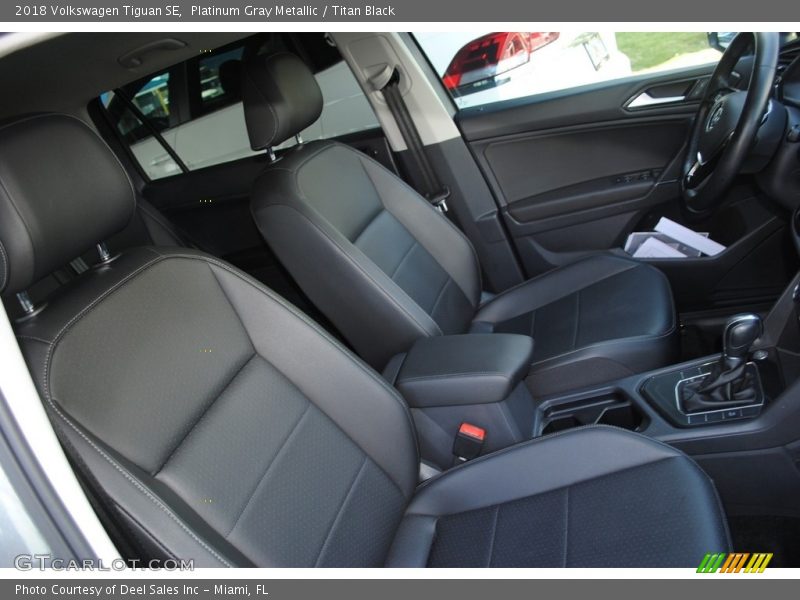 Platinum Gray Metallic / Titan Black 2018 Volkswagen Tiguan SE