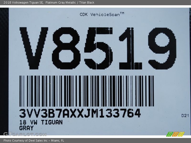 Platinum Gray Metallic / Titan Black 2018 Volkswagen Tiguan SE