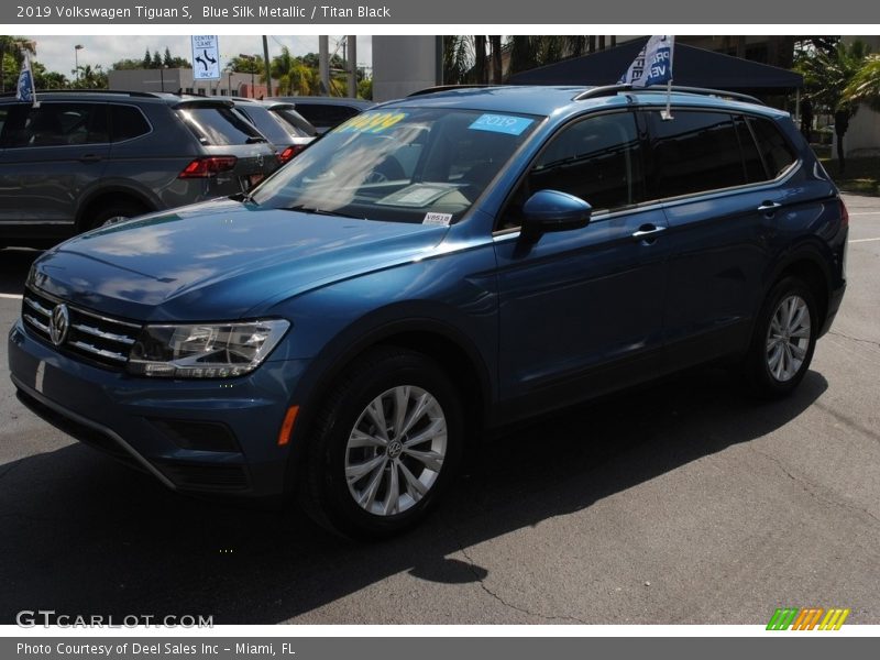 Blue Silk Metallic / Titan Black 2019 Volkswagen Tiguan S