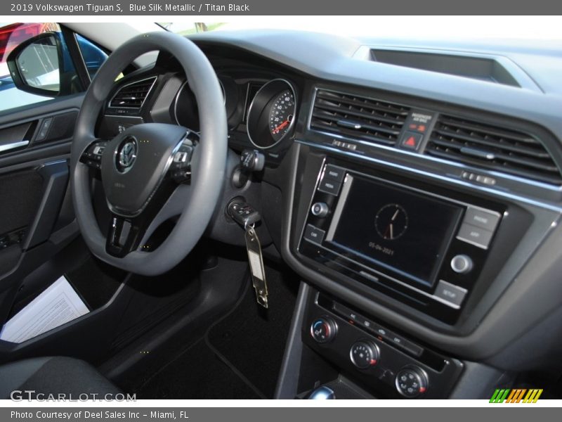 Blue Silk Metallic / Titan Black 2019 Volkswagen Tiguan S