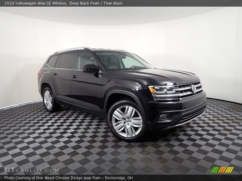 Deep Black Pearl / Titan Black 2019 Volkswagen Atlas SE 4Motion