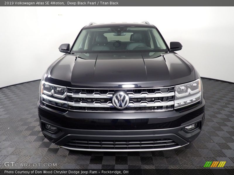 Deep Black Pearl / Titan Black 2019 Volkswagen Atlas SE 4Motion