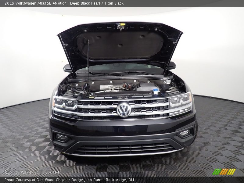 Deep Black Pearl / Titan Black 2019 Volkswagen Atlas SE 4Motion