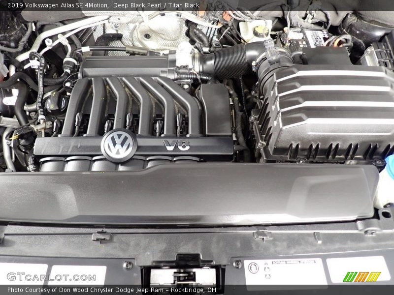 Deep Black Pearl / Titan Black 2019 Volkswagen Atlas SE 4Motion