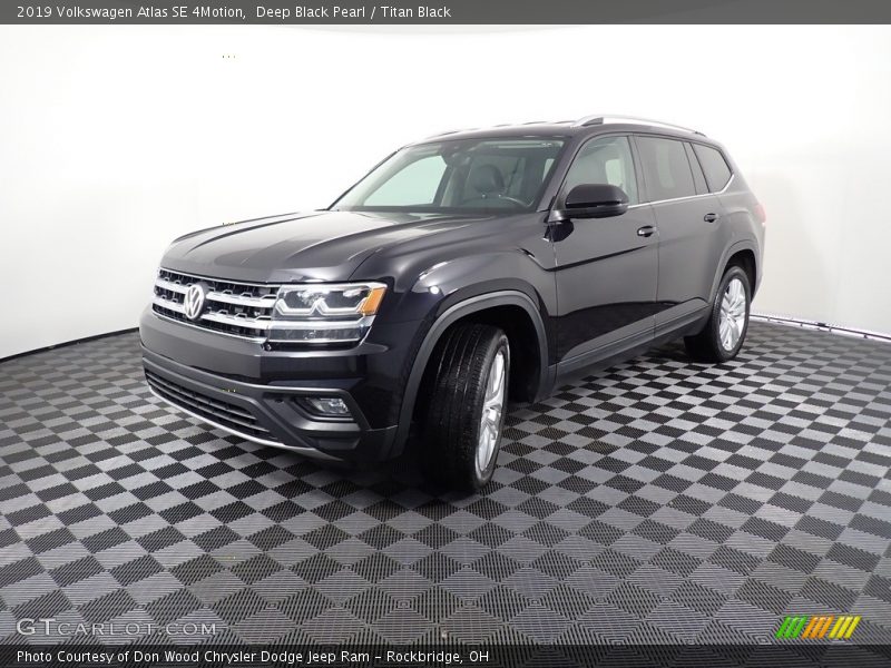 Deep Black Pearl / Titan Black 2019 Volkswagen Atlas SE 4Motion