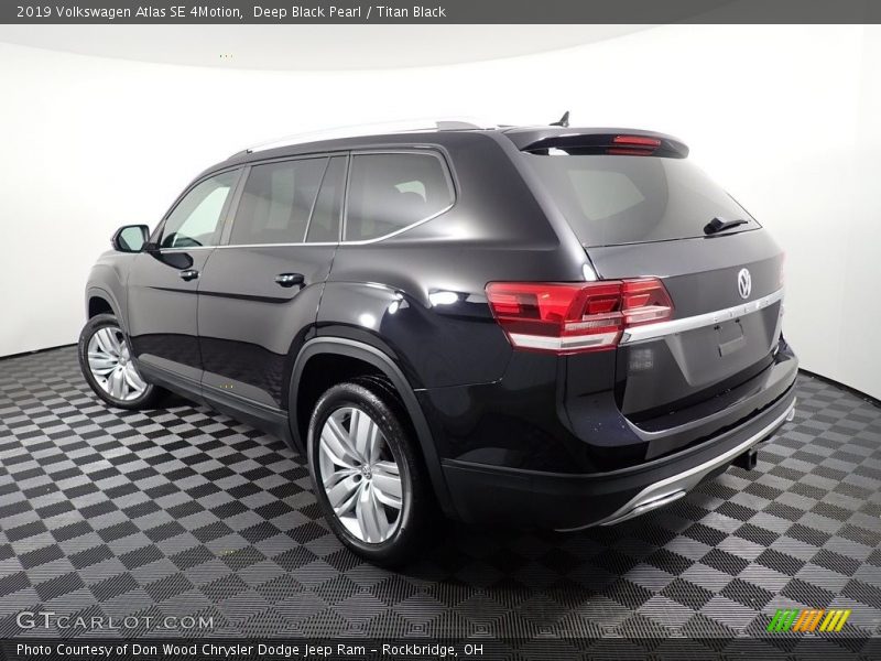 Deep Black Pearl / Titan Black 2019 Volkswagen Atlas SE 4Motion