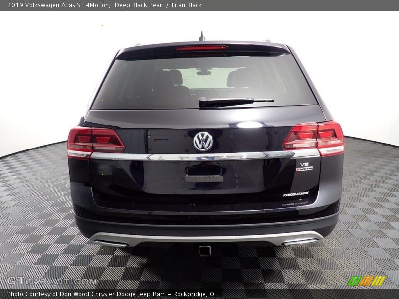 Deep Black Pearl / Titan Black 2019 Volkswagen Atlas SE 4Motion
