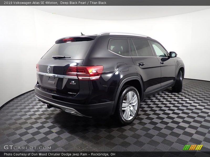 Deep Black Pearl / Titan Black 2019 Volkswagen Atlas SE 4Motion
