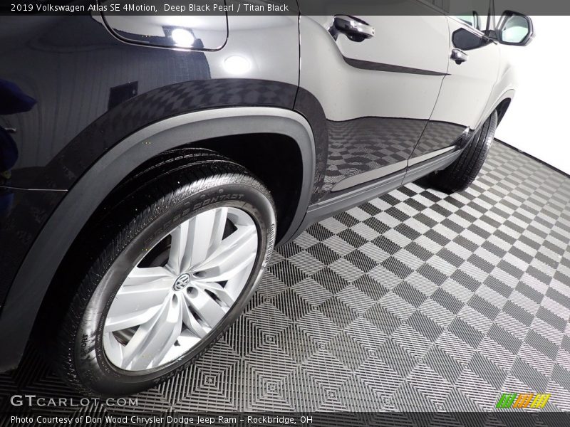 Deep Black Pearl / Titan Black 2019 Volkswagen Atlas SE 4Motion