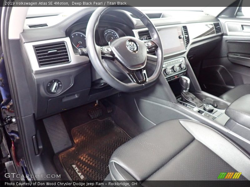 Deep Black Pearl / Titan Black 2019 Volkswagen Atlas SE 4Motion