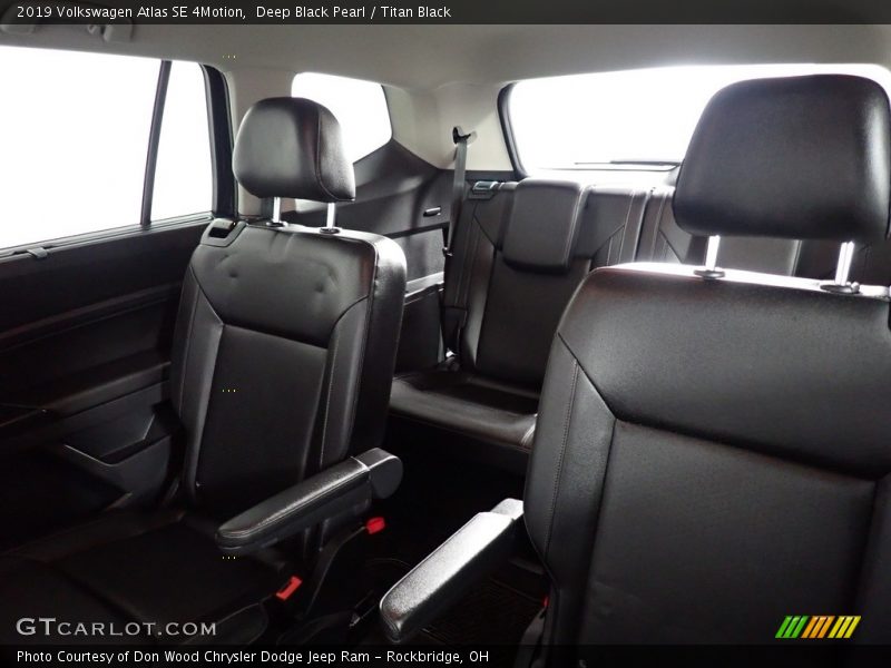 Deep Black Pearl / Titan Black 2019 Volkswagen Atlas SE 4Motion