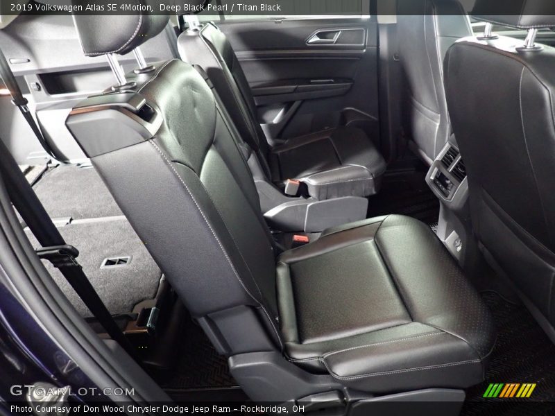 Deep Black Pearl / Titan Black 2019 Volkswagen Atlas SE 4Motion